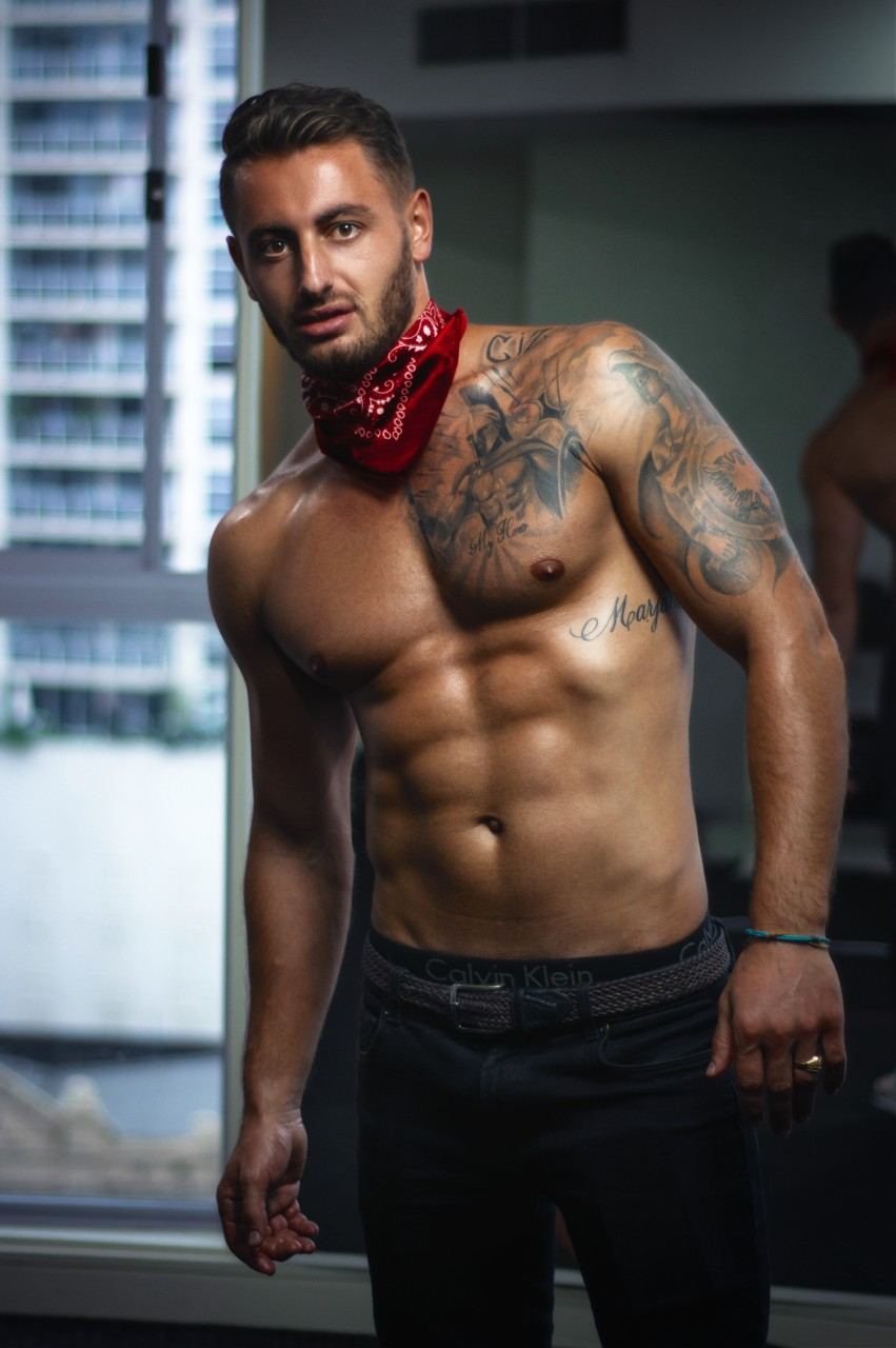 1_Eddy-Topless-Waiter-Sydney-Magicmen