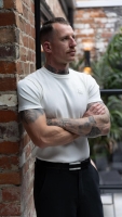 MAX-MELBOURNE-WAITER-HANDSOME