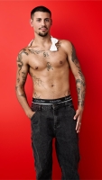topless-waiter-karim