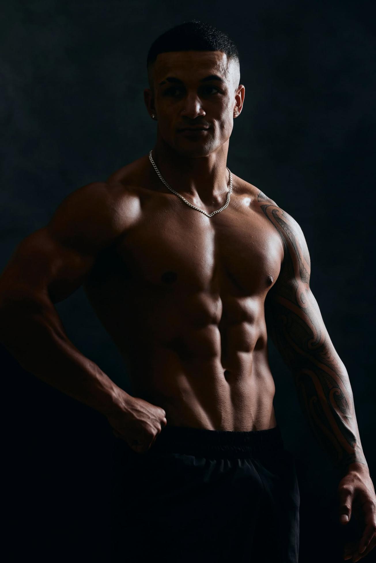 GIANNI-SYDNEY-TOPLESS-WAITER-TATTOO