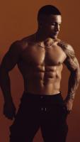 GIANNI-SYDNEY-TOPLESS-WAITER-ABS